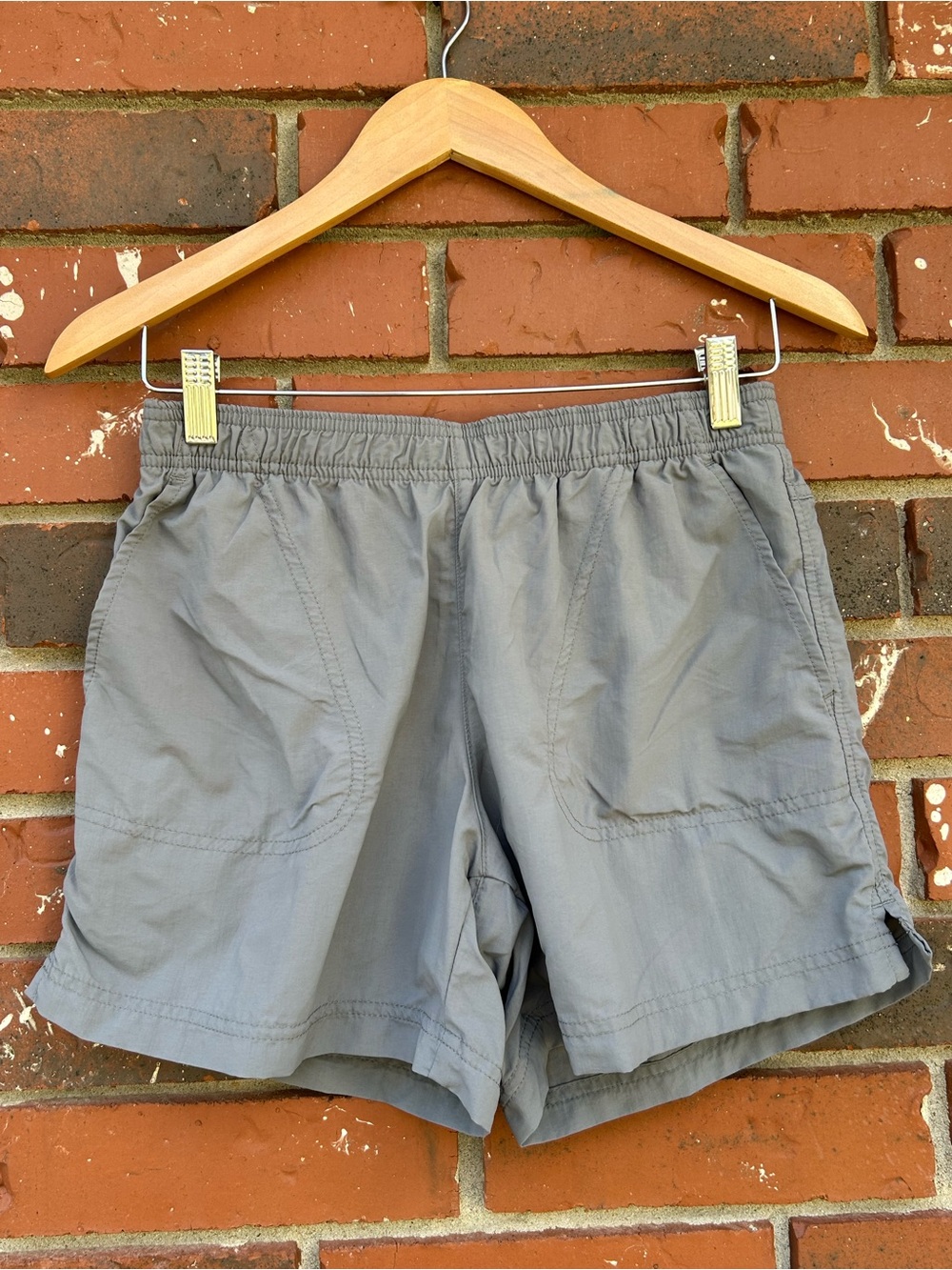 Columbia Women’s Sandy River Cargo Shorts Hiking Gray Small Pockets Outdoor